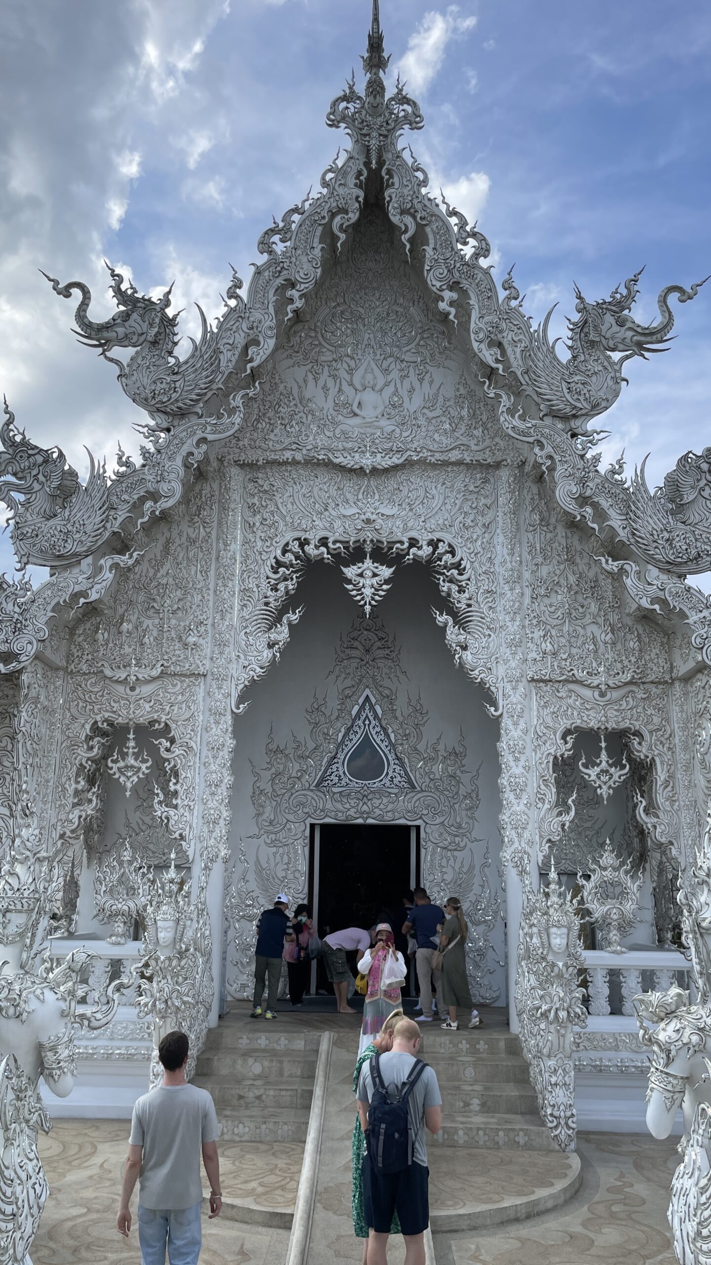 Entrada principal del Templo Blanco de Chiang Rai Entrada principal del Templo Blanco de Chiang Rai