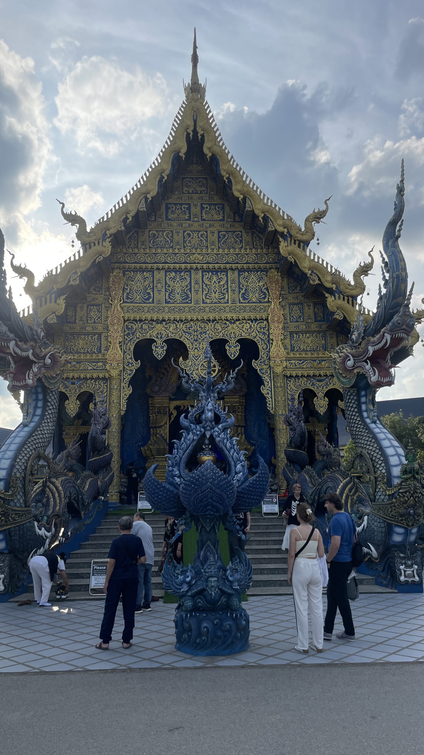 Fachada del Templo Azul de Chiang Rai Fachada del Templo Azul de Chiang Rai