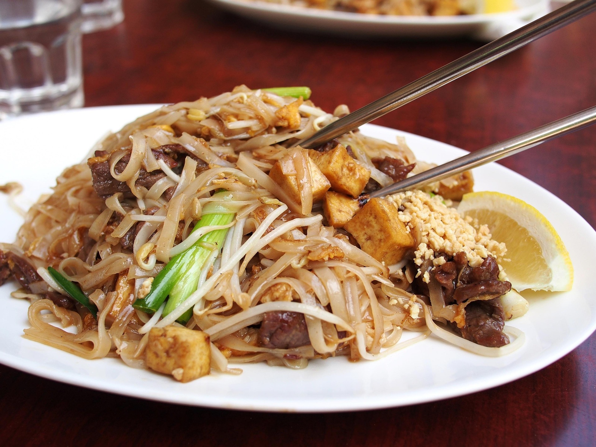 Plato de Pad Thai tradicional en Tailandia Plato de Pad Thai tradicional en Tailandia