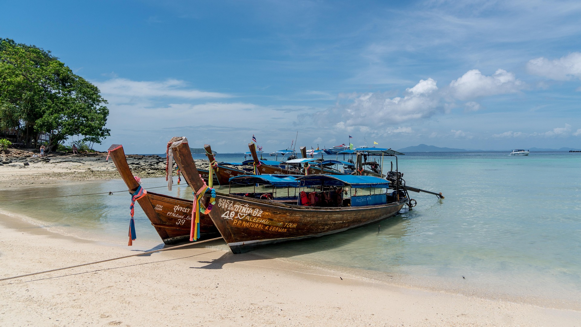 Playa de arena blanca en las Islas Phi Phi Playa de arena blanca en las Islas Phi Phi