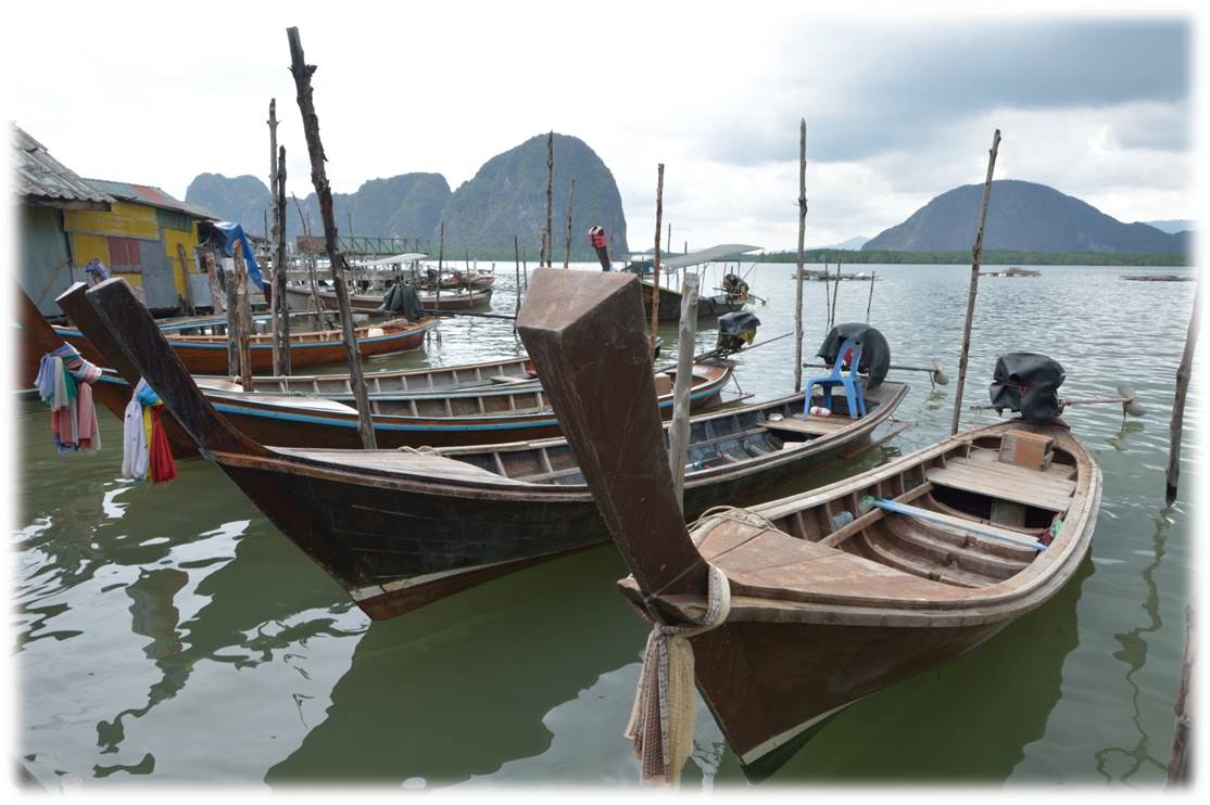 Vista del pueblo flotante de Koh Panyee durante una excursión a James Bond en español o en inglés Vista del pueblo flotante de Koh Panyee durante una excursión a James Bond en español o en inglés