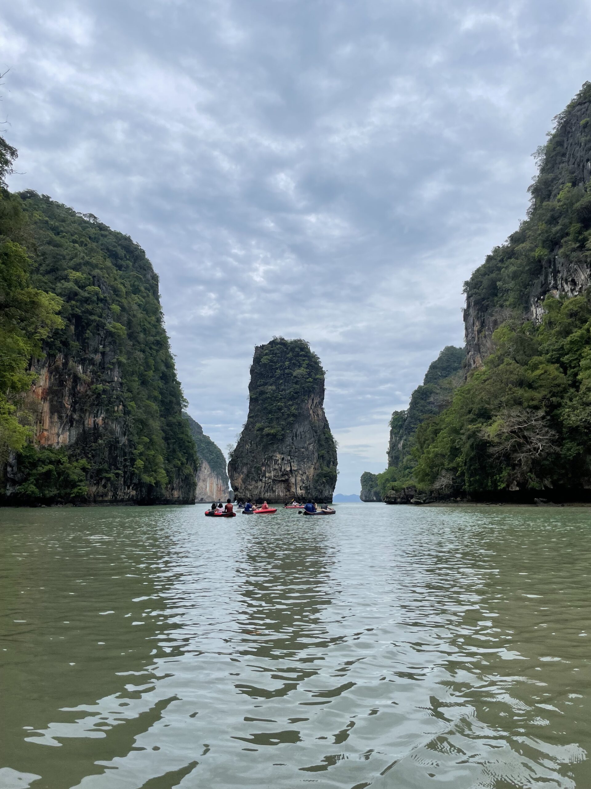 Isla James Bond en la bahía de Phang Nga, Tailandia Isla James Bond en la bahía de Phang Nga, Tailandia