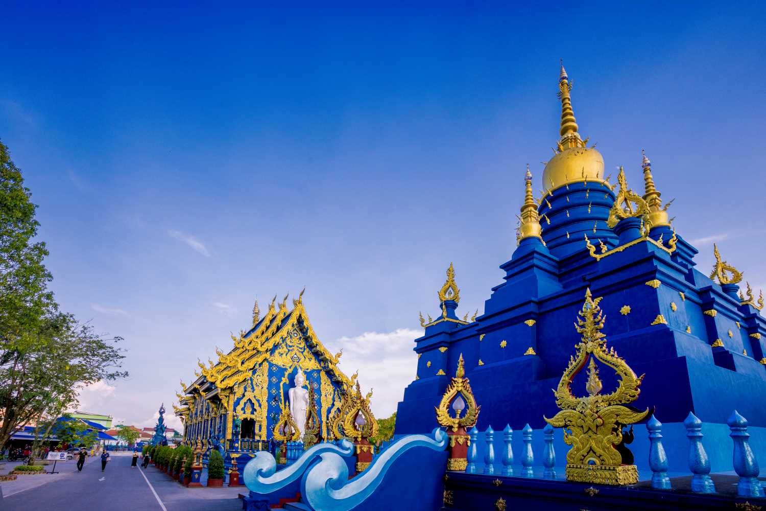 Templo Azul Wat Rong Suea Ten en Chiang Rai Templo Azul Wat Rong Suea Ten en Chiang Rai