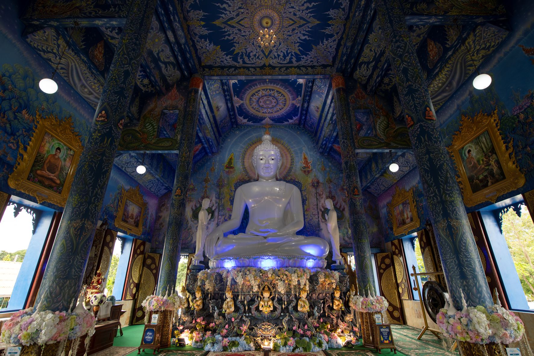 Imagen de Buda blanco en Wat Rong Suea Ten Imagen de Buda blanco en Wat Rong Suea Ten