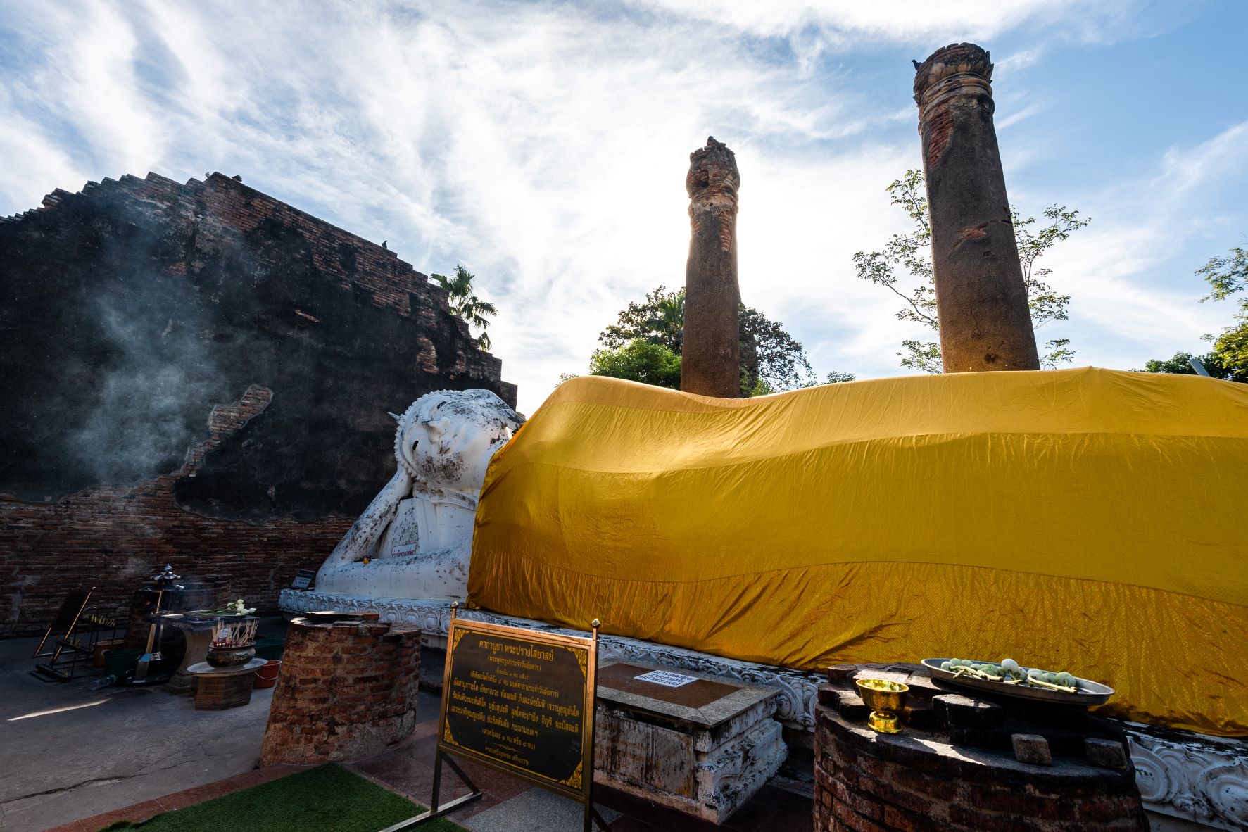Buda reclinado en Wat Yai Chai Mongkhon Buda reclinado en Wat Yai Chai Mongkhon